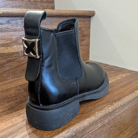 Black Spade Chelsea Boots With Gold Hardware Sz 6.5 /235 Vegan Leather - Picture 6 of 14